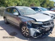 ✅ 2024 Volkswagen Taos SE • VIN: 3VVSX7B26RM028814 • Лот: 43251280. Опубликован ранее на IAAI с пробегом 49 278 миль. Бесплатный доступ к архиву аукционных продаж из США и подробный отчёт об истории автомобиля на DreamBid. Изображение 1.