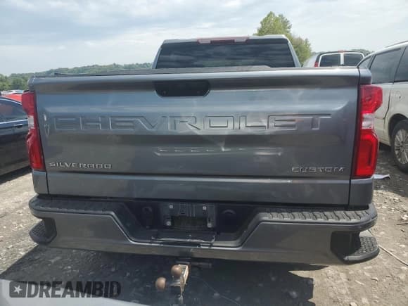 ✅ 2020 Chevrolet Silverado 1500 Custom • VIN: 3GCPYBEH1LG126160 • Lot: 67471794. Wystawiony na Copart z przebiegiem 131 509 mil. Bezpłatny archiwum sprzedaży aukcyjnych z USA i szczegółowy raport historii pojazdu na DreamBid. Zdjęcie 6.