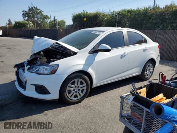 2017 Chevrolet Sonic LS с VIN 1G1JB5SG3H4152017, выставлен на аукционе Copart как лот 69442964 с пробегом 16 021 миль миль и Списание • Salvage title. История ставок и продаж доступна на DreamBid. Изображение 1.