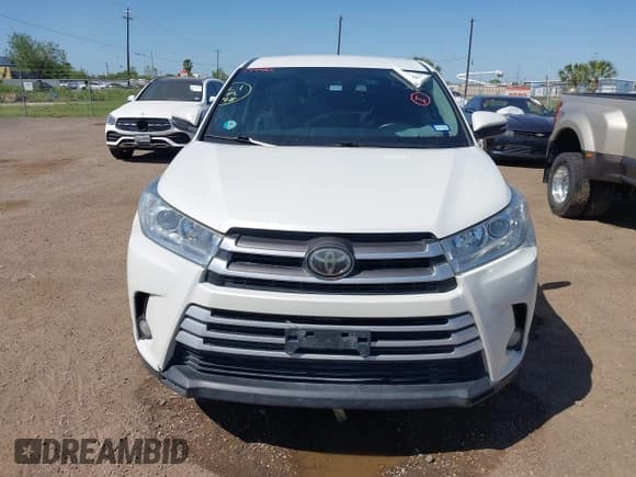 ✅ 2018 Toyota Highlander LE • VIN: 5TDZZRFH9JS288436 • Lot: 41990854. Wystawiony na IAAI z przebiegiem 151 651 mil. Bezpłatny archiwum sprzedaży aukcyjnych z USA i szczegółowy raport historii pojazdu na DreamBid. Zdjęcie 6.