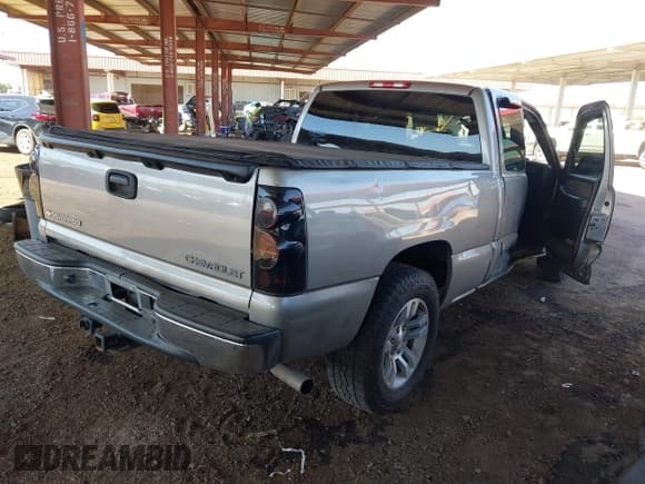 ✅ 2003 Chevrolet Silverado 1500 LS • VIN: 2GCEC19V531119768 • Lot: 43583048. Listed on IAAI with 210,600 mi. Free auction sales archive from the USA and detailed vehicle history report at DreamBid. Image 4.
