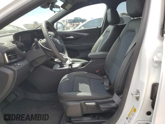 ✅ 2025 Buick Envista Preferred • VIN: KL47LAEP3SB232868 • Lot: 69886275. Wystawiony na Copart z przebiegiem 2 582 mil. Bezpłatny archiwum sprzedaży aukcyjnych z USA i szczegółowy raport historii pojazdu na DreamBid. Zdjęcie 7.