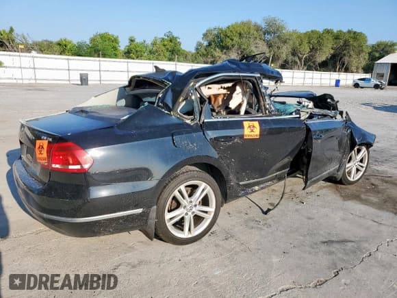 ✅ 2015 Volkswagen Passat SEL Premium • VIN: 1VWCT7A34FC027020 • Lot: 71429735. Wystawiony na Copart z przebiegiem Nie podano. Bezpłatny archiwum sprzedaży aukcyjnych z USA i szczegółowy raport historii pojazdu na DreamBid. Zdjęcie 3.