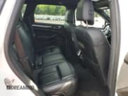 ✅ 2016 Porsche Cayenne • VIN: WP1AA2A29GLA06500 • Lot: 80151315. Wystawiony na Copart z przebiegiem 154 611 mil. Bezpłatny archiwum sprzedaży aukcyjnych z USA i szczegółowy raport historii pojazdu na DreamBid. Zdjęcie 11.