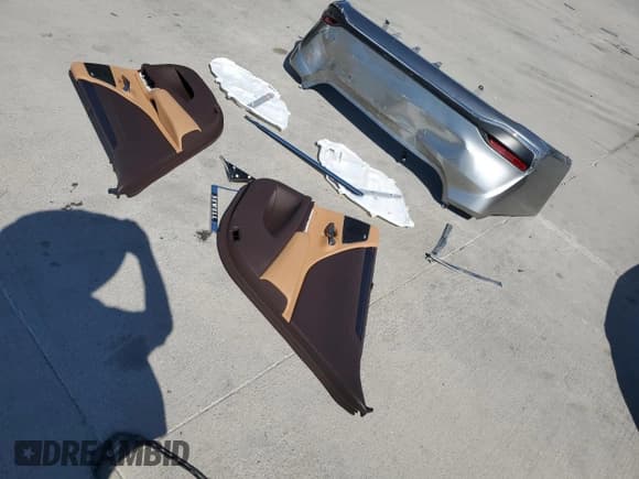 ✅ 2021 Lexus ES 300h Ultra Luxury • VIN: 58AFA1C10MU004330 • Lot: 77554904. Listed on Copart with 32,693 mi. Free auction sales archive from the USA and detailed vehicle history report at DreamBid. Image 12.