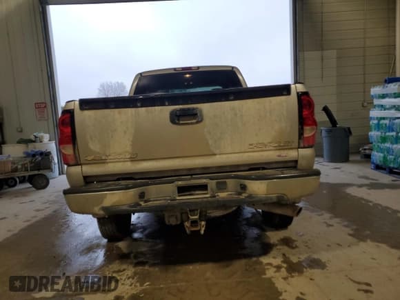 ✅ 2004 Chevrolet Silverado 2500HD LT • VIN: 1GCHK29G84E242391 • Lot: 89841515. Wystawiony na Copart z przebiegiem 192 422 mil. Bezpłatny archiwum sprzedaży aukcyjnych z USA i szczegółowy raport historii pojazdu na DreamBid. Zdjęcie 6.