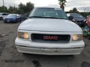 ✅ 1997 GMC Sonoma SLS • VIN: 1GTCS19X2V8516379 • Lot: 84080794. Wystawiony na Copart z przebiegiem 257 607 mil. Bezpłatny archiwum sprzedaży aukcyjnych z USA i szczegółowy raport historii pojazdu na DreamBid. Zdjęcie 5.