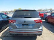 ✅ 2024 Volkswagen Tiguan SE R-Line Black • VIN: 3VVCB7AX2RM010794 • Lot: 41894596. Wystawiony na IAAI z przebiegiem 25 136 mil. Bezpłatny archiwum sprzedaży aukcyjnych z USA i szczegółowy raport historii pojazdu na DreamBid. Zdjęcie 16.