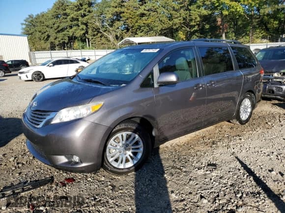 ✅ 2011 Toyota Sienna XLE AAS • VIN: 5TDYK3DCXBS139023 • Lot: 86787145. Listed on Copart with 219,650 mi. Free auction sales archive from the USA and detailed vehicle history report at DreamBid. Image 1.