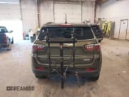 ✅ 2018 Jeep Compass Latitude • VIN: 3C4NJDBBXJT301159 • Lot: 43319630. Wystawiony na IAAI z przebiegiem 98 956 mil. Bezpłatny archiwum sprzedaży aukcyjnych z USA i szczegółowy raport historii pojazdu na DreamBid. Zdjęcie 16.