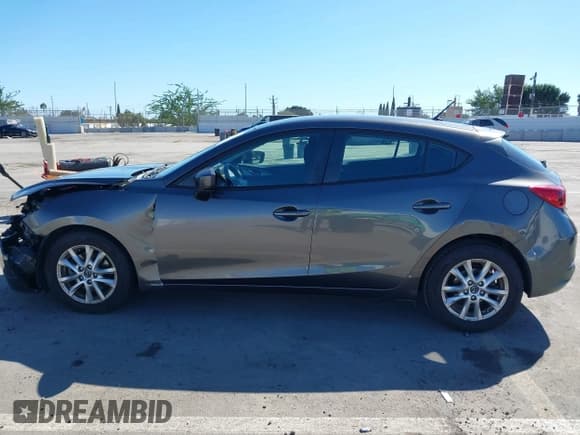 ✅ 2018 Mazda 3 Sport • VIN: 3MZBN1K75JM171686 • Lot: 43363933. Wystawiony na IAAI z przebiegiem 74 025 mil. Bezpłatny archiwum sprzedaży aukcyjnych z USA i szczegółowy raport historii pojazdu na DreamBid. Zdjęcie 14.