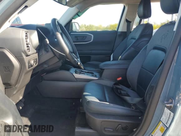 ✅ 2023 Ford Bronco Sport Outer Banks • VIN: 3FMCR9C6XPRE28865 • Lot: 89677715. Wystawiony na Copart z przebiegiem 35 266 mil. Bezpłatny archiwum sprzedaży aukcyjnych z USA i szczegółowy raport historii pojazdu na DreamBid. Zdjęcie 7.