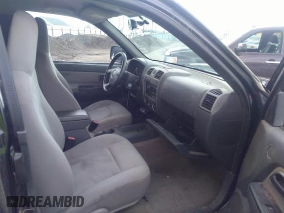 ✅ 2004 Chevrolet Colorado LS Z71 • VIN: 1GCDT196948105715 • Lot: 31924071. Listed on IAAI with 326 mi. Free auction sales archive from the USA and detailed vehicle history report at DreamBid. Image 5.