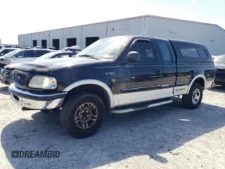 ✅ 1997 Ford F-150 XL • VIN: 1FTEX17L8VNB84878 • Lot: 52695045. Wystawiony na Copart z przebiegiem 446 498 mil. Bezpłatny archiwum sprzedaży aukcyjnych z USA i szczegółowy raport historii pojazdu na DreamBid. Zdjęcie 1.