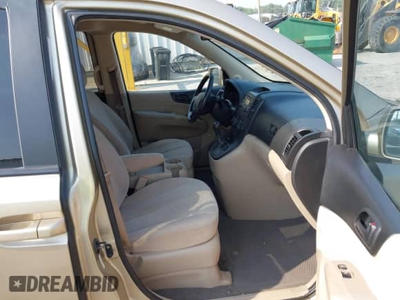 2008 Hyundai Entourage GLS with VIN KNDMC233386046862, listed as a IAAI auction lot 42897770 with 133,482 mi miles and . Bid and sale history available at DreamBid. Image 5.