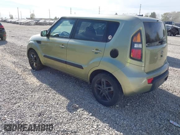 ✅ 2011 Kia Soul + • VIN: KNDJT2A24B7284119 • Lot: 43492526. Wystawiony na IAAI z przebiegiem 152 749 mil. Bezpłatny archiwum sprzedaży aukcyjnych z USA i szczegółowy raport historii pojazdu na DreamBid. Zdjęcie 3.