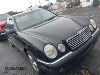 ✅ 1998 Mercedes-Benz E • VIN: WDBJF70F0WA713689 • Лот: 42923084. Опубликован ранее на IAAI с пробегом 291 744 миль. Бесплатный доступ к архиву аукционных продаж из США и подробный отчёт об истории автомобиля на DreamBid. Изображение 1.