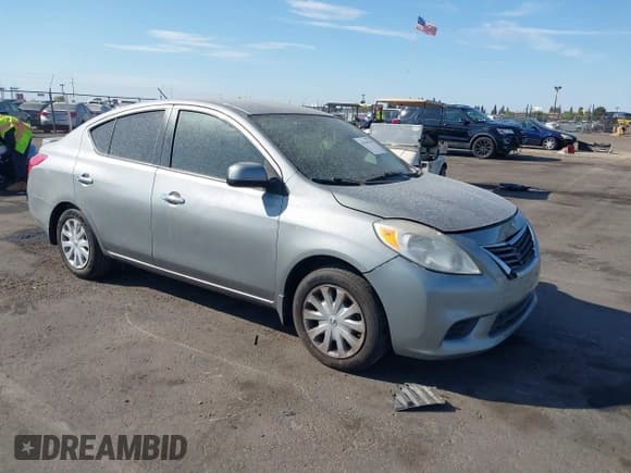 ✅ 2014 Nissan Versa S • VIN: 3N1CN7APXEK455119 • Лот: 43158129. Опубликован ранее на IAAI с пробегом 132 334 миль. Бесплатный доступ к архиву аукционных продаж из США и подробный отчёт об истории автомобиля на DreamBid. Изображение 1.