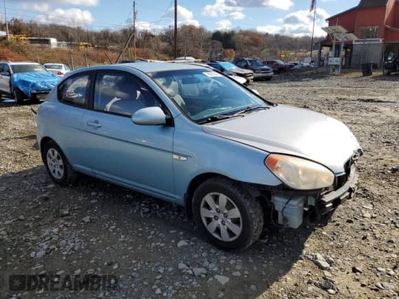 2009 Hyundai Accent Auto GS z VIN KMHCM36C19U127295, wystawiony jako Copart lot #79997944 z przebiegiem 236 362 mil mil oraz Szkoda całkowita • Salvage title. Historia ofert i sprzedaży dostępna na DreamBid. Obrazek 4.