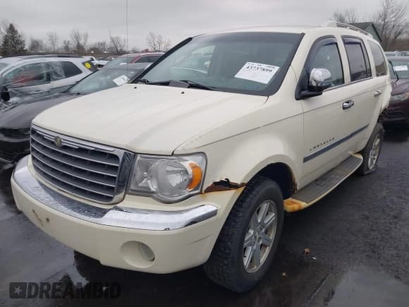 ✅ 2008 Chrysler Aspen Limited • VIN: 1A8HW58218F111663 • Lot: 43737899. Wystawiony na IAAI z przebiegiem 199 790 mil. Bezpłatny archiwum sprzedaży aukcyjnych z USA i szczegółowy raport historii pojazdu na DreamBid. Zdjęcie 2.