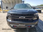 ✅ 2022 Chevrolet Silverado 1500 LT Trail Boss • VIN: 1GCPYFED7NZ192252 • Lot: 65614375. Wystawiony na Copart z przebiegiem 59 207 mil. Bezpłatny archiwum sprzedaży aukcyjnych z USA i szczegółowy raport historii pojazdu na DreamBid. Zdjęcie 5.