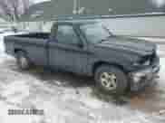 2004 Chevrolet Silverado 1500 LS z VIN 1GCEC14T14E188690, wystawiony jako Copart lot #42616285 z przebiegiem 186 116 mil mil oraz Czysty tytuł • Clean title. Historia ofert i sprzedaży dostępna na DreamBid. Obrazek 4.