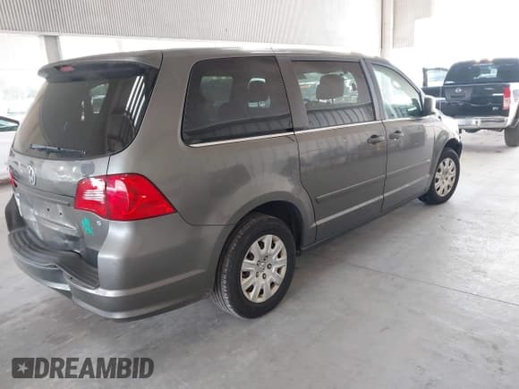 ✅ 2010 Volkswagen Routan S • VIN: 2V4RW4D11AR406513 • Lot: 43133387. Listed on IAAI with 95,856 mi. Free auction sales archive from the USA and detailed vehicle history report at DreamBid. Image 4.