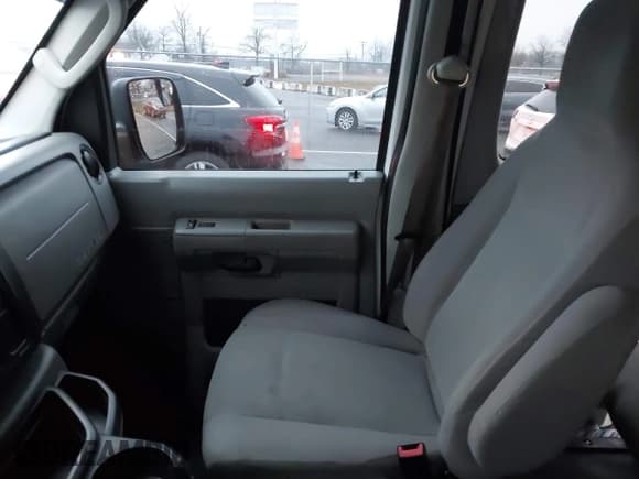 ✅ 2011 Ford Econoline Passenger XL • VIN: 1FBSS3BL7BDB10250 • Lot: 41072431. Wystawiony na IAAI z przebiegiem 206 998 mil. Bezpłatny archiwum sprzedaży aukcyjnych z USA i szczegółowy raport historii pojazdu na DreamBid. Zdjęcie 5.