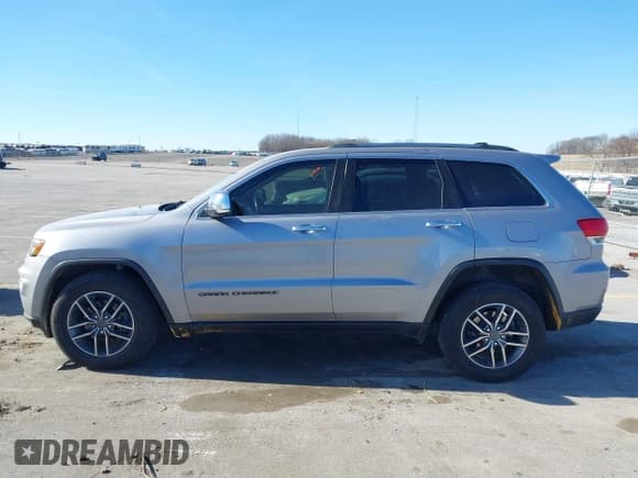 ✅ 2019 Jeep Grand Cherokee Limited • VIN: 1C4RJFBG6KC724293 • Лот: 41422370. Опубликован ранее на IAAI с пробегом 181 973 миль. Бесплатный доступ к архиву аукционных продаж из США и подробный отчёт об истории автомобиля на DreamBid. Изображение 14.