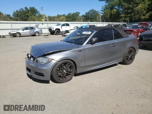 ✅ 2009 BMW 1 Series 135i • VIN: WBAUN93529VK40677 • Lot: 76190644. Wystawiony na Copart z przebiegiem 126 992 mil. Bezpłatny archiwum sprzedaży aukcyjnych z USA i szczegółowy raport historii pojazdu na DreamBid. Zdjęcie 1.