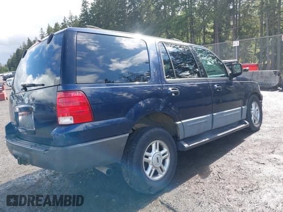 ✅ 2004 Ford Expedition Special Service • VIN: 1FMFU16L04LA40973 • Lot: 42304564. Wystawiony na IAAI z przebiegiem 221 708 mil. Bezpłatny archiwum sprzedaży aukcyjnych z USA i szczegółowy raport historii pojazdu na DreamBid. Zdjęcie 4.