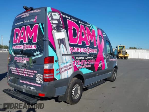 ✅ 2018 Mercedes-Benz Sprinter Cargo Worker • VIN: WD3PE7CD3JP648054 • Lot: 43625298. Wystawiony na IAAI z przebiegiem 60 887 mil. Bezpłatny archiwum sprzedaży aukcyjnych z USA i szczegółowy raport historii pojazdu na DreamBid. Zdjęcie 4.