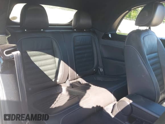 ✅ 2014 Volkswagen Beetle 1.8T • VIN: 3VW517AT6EM818323 • Lot: 42163211. Wystawiony na IAAI z przebiegiem 98 502 mil. Bezpłatny archiwum sprzedaży aukcyjnych z USA i szczegółowy raport historii pojazdu na DreamBid. Zdjęcie 8.