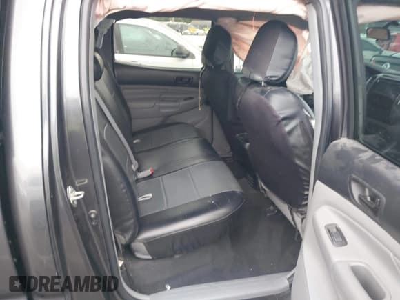 ✅ 2015 Toyota Tacoma PreRunner • VIN: 3TMKU4HN8FM043849 • Lot: 42790883. Wystawiony na IAAI z przebiegiem 123 228 mil. Bezpłatny archiwum sprzedaży aukcyjnych z USA i szczegółowy raport historii pojazdu na DreamBid. Zdjęcie 8.