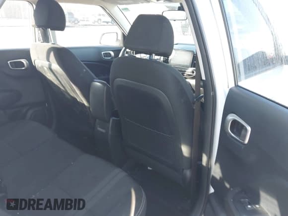 ✅ 2021 Hyundai Venue SEL • VIN: KMHRC8A33MU073671 • Lot: 41460177. Wystawiony na IAAI z przebiegiem 41 654 mil. Bezpłatny archiwum sprzedaży aukcyjnych z USA i szczegółowy raport historii pojazdu na DreamBid. Zdjęcie 8.