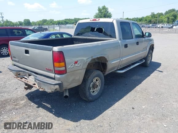 ✅ 2002 GMC Sierra 2500HD SLE • VIN: 1GTHK23112F233463 • Lot: 42576849. Wystawiony na IAAI z przebiegiem 391 992 mil. Bezpłatny archiwum sprzedaży aukcyjnych z USA i szczegółowy raport historii pojazdu na DreamBid. Zdjęcie 4.