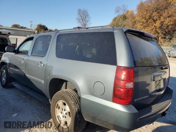 ✅ 2008 Chevrolet Suburban 3LT • VIN: 1GNFK16398J202201 • Lot: 91517935. Wystawiony na Copart z przebiegiem 252 370 mil. Bezpłatny archiwum sprzedaży aukcyjnych z USA i szczegółowy raport historii pojazdu na DreamBid. Zdjęcie 2.