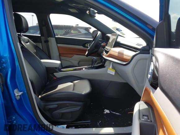 ✅ 2024 Jeep Compass Limited • VIN: 3C4NJDCN6RT586902 • Lot: 42472236. Wystawiony na IAAI z przebiegiem 15 693 mil. Bezpłatny archiwum sprzedaży aukcyjnych z USA i szczegółowy raport historii pojazdu na DreamBid. Zdjęcie 5.