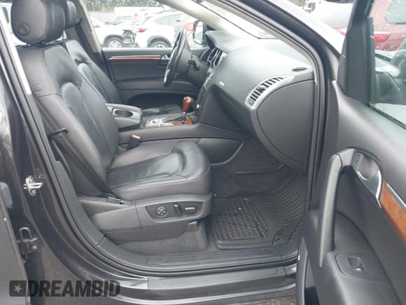 ✅ 2009 Audi Q7 • VIN: WA1AV74L69D010552 • Lot: 43771333. Listed on IAAI with 133,730 mi. Free auction sales archive from the USA and detailed vehicle history report at DreamBid. Image 5.