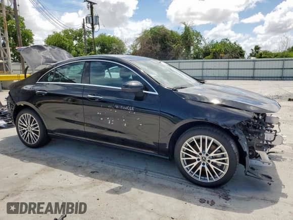 2025 Mercedes-Benz CLA 250 z VIN W1K5J4GB5SN504363, wystawiony jako Copart lot #61268535 z przebiegiem 1 854 mil mil oraz Szkoda całkowita • Salvage title. Historia ofert i sprzedaży dostępna na DreamBid. Obrazek 4.