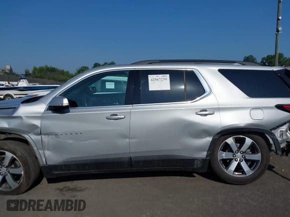 ✅ 2022 Chevrolet Traverse LT • VIN: 1GNERHKW0NJ131899 • Lot: 42567239. Wystawiony na IAAI z przebiegiem 78 665 mil. Bezpłatny archiwum sprzedaży aukcyjnych z USA i szczegółowy raport historii pojazdu na DreamBid. Zdjęcie 14.