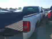 2008 Chevrolet Silverado 1500 Work Truck z VIN 1GCEC14C48Z211135, wystawiony jako IAAI lot #42915488 z przebiegiem 215 484 mil mil oraz . Historia ofert i sprzedaży dostępna na DreamBid. Obrazek 4.