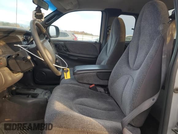 ✅ 1999 Dodge Dakota SLT • VIN: 1B7GG22Y3XS275370 • Lot: 81568994. Wystawiony na Copart z przebiegiem 241 945 mil. Bezpłatny archiwum sprzedaży aukcyjnych z USA i szczegółowy raport historii pojazdu na DreamBid. Zdjęcie 7.