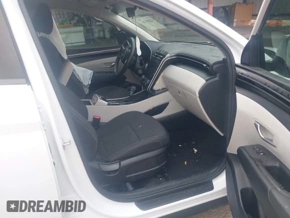 ✅ 2022 Hyundai Tucson SE • VIN: 5NMJA3AE8NH050455 • Lot: 42495241. Wystawiony na IAAI z przebiegiem 59 021 mil. Bezpłatny archiwum sprzedaży aukcyjnych z USA i szczegółowy raport historii pojazdu na DreamBid. Zdjęcie 5.