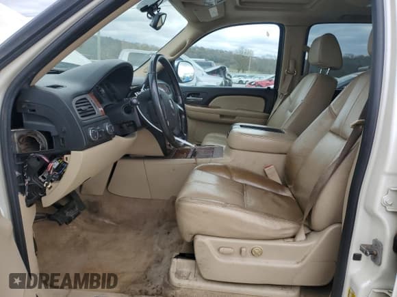 ✅ 2008 Chevrolet Suburban 2LT • VIN: 1GNFK16328R184691 • Lot: 81961984. Wystawiony na Copart z przebiegiem Nie podano. Bezpłatny archiwum sprzedaży aukcyjnych z USA i szczegółowy raport historii pojazdu na DreamBid. Zdjęcie 7.