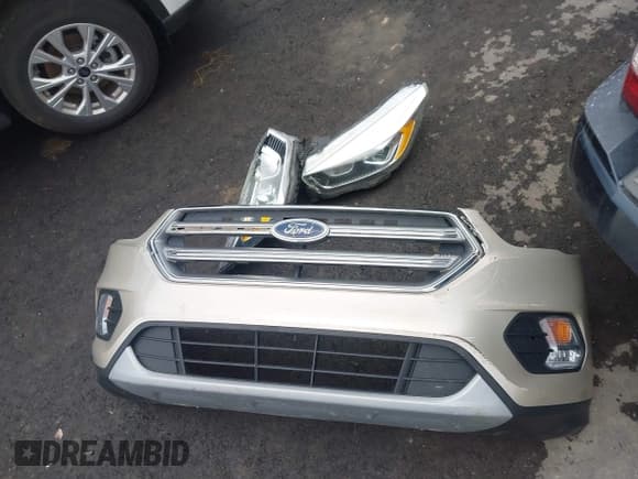 ✅ 2017 Ford Escape Titanium • VIN: 1FMCU0JD0HUE15077 • Lot: 43797538. Wystawiony na IAAI z przebiegiem 90 631 mil. Bezpłatny archiwum sprzedaży aukcyjnych z USA i szczegółowy raport historii pojazdu na DreamBid. Zdjęcie 12.