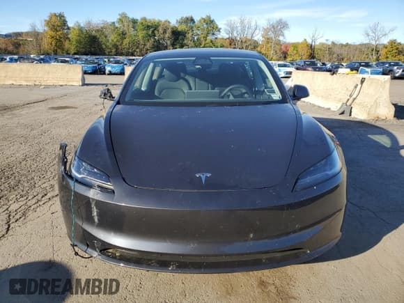 ✅ 2025 Tesla Model 3 Long Range • VIN: 5YJ3E1EB0SF998511 • Lot: 87213685. Wystawiony na Copart z przebiegiem 5 000 mil. Bezpłatny archiwum sprzedaży aukcyjnych z USA i szczegółowy raport historii pojazdu na DreamBid. Zdjęcie 5.