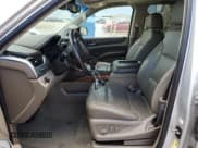 ✅ 2018 Chevrolet Suburban Premier • VIN: 1GNSCJKC1JR141404 • Lot: 54263705. Wystawiony na Copart z przebiegiem 200 571 mil. Bezpłatny archiwum sprzedaży aukcyjnych z USA i szczegółowy raport historii pojazdu na DreamBid. Zdjęcie 7.