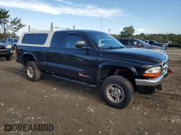 1999 Dodge Dakota SLT z VIN 1B7GG22X8XS105819, wystawiony jako Copart lot #84219405 z przebiegiem 130 962 mil mil oraz Szkoda całkowita • Salvage title. Historia ofert i sprzedaży dostępna na DreamBid. Obrazek 4.