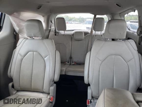 ✅ 2018 Chrysler Pacifica Touring L Plus • VIN: 2C4RC1EG2JR322401 • Lot: 56288045. Wystawiony na Copart z przebiegiem 112 110 mil. Bezpłatny archiwum sprzedaży aukcyjnych z USA i szczegółowy raport historii pojazdu na DreamBid. Zdjęcie 10.